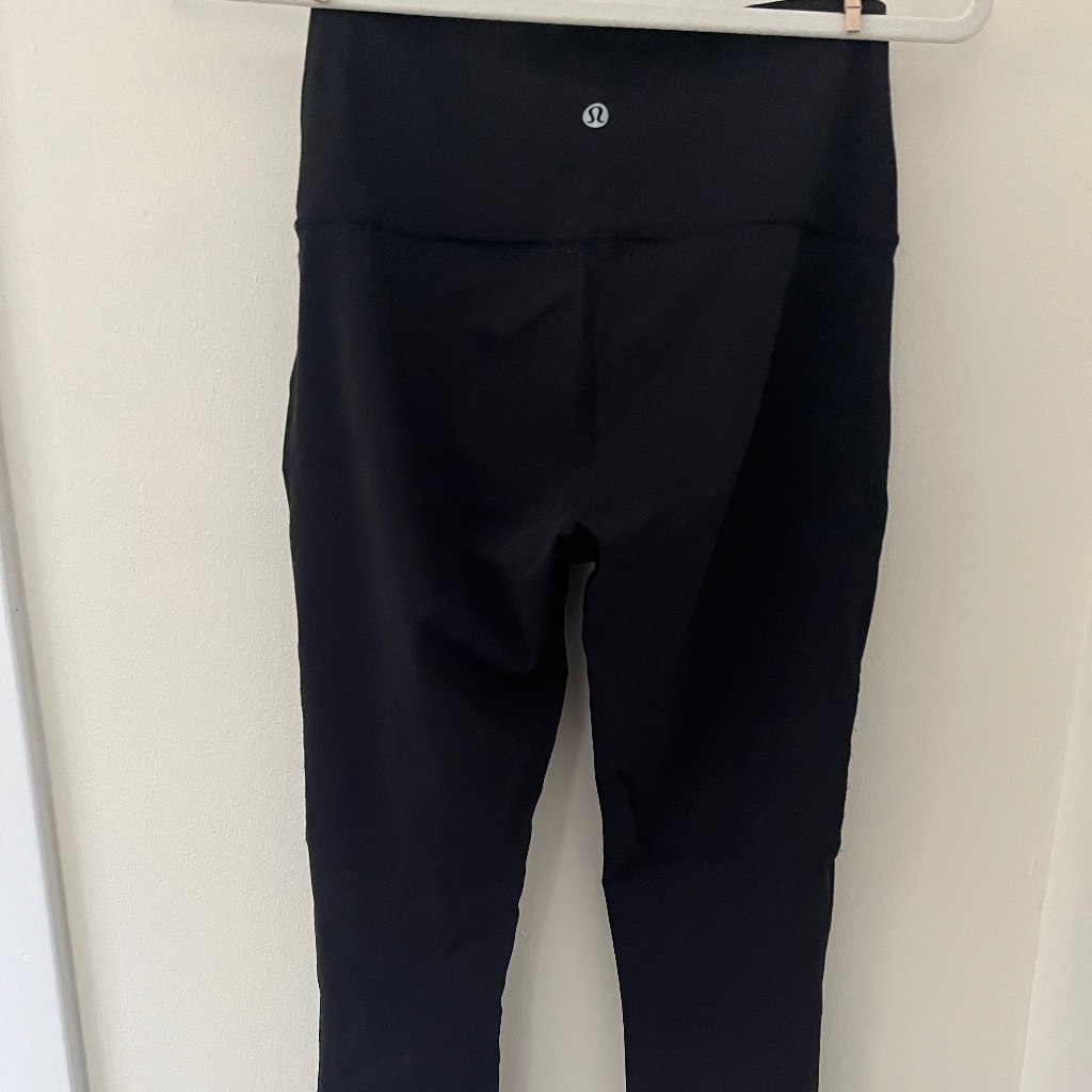 Lululemon Size 6 Black Leggings With Mesh Details